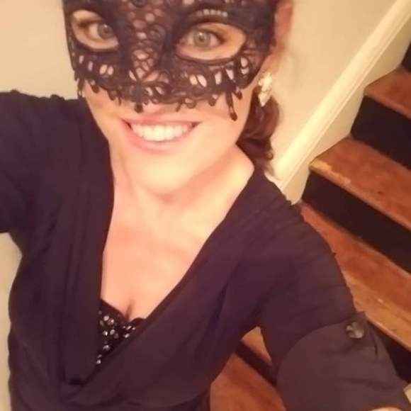 Meet your Posher, Cynthia - Picture 1 of 1